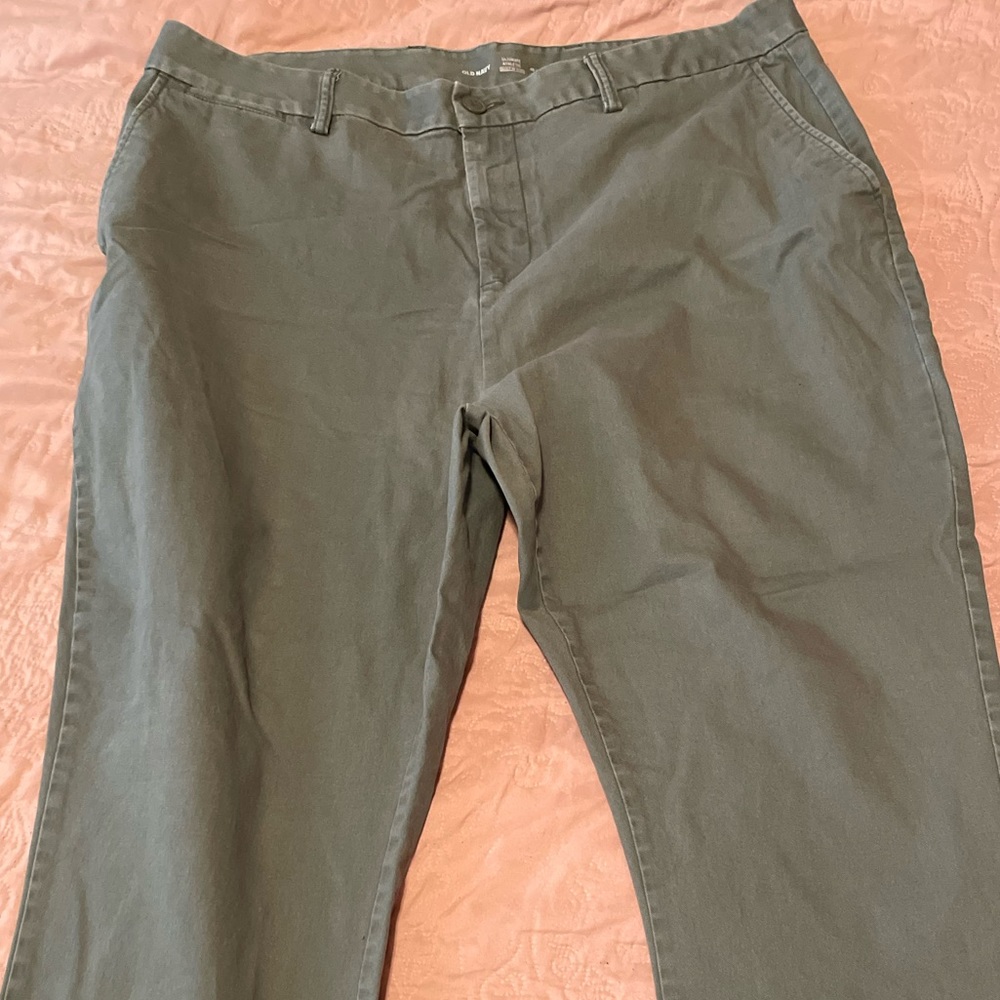 Old navy olive ultimate atheletic chinos 40x30
